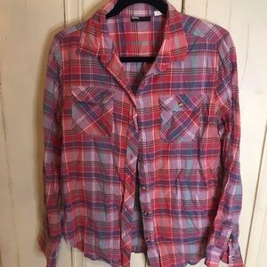 Cute plaid shirt with pocket detail